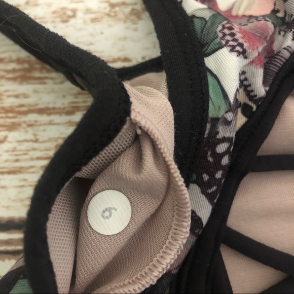 Lululemon Sports Bra Size 6 Sweaty or Not Bra II Butterfly Print - Picture 6 of 8